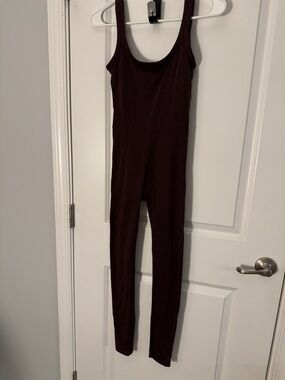 Vuori Sleeveless Wine-Colored Jumpsuit Romper